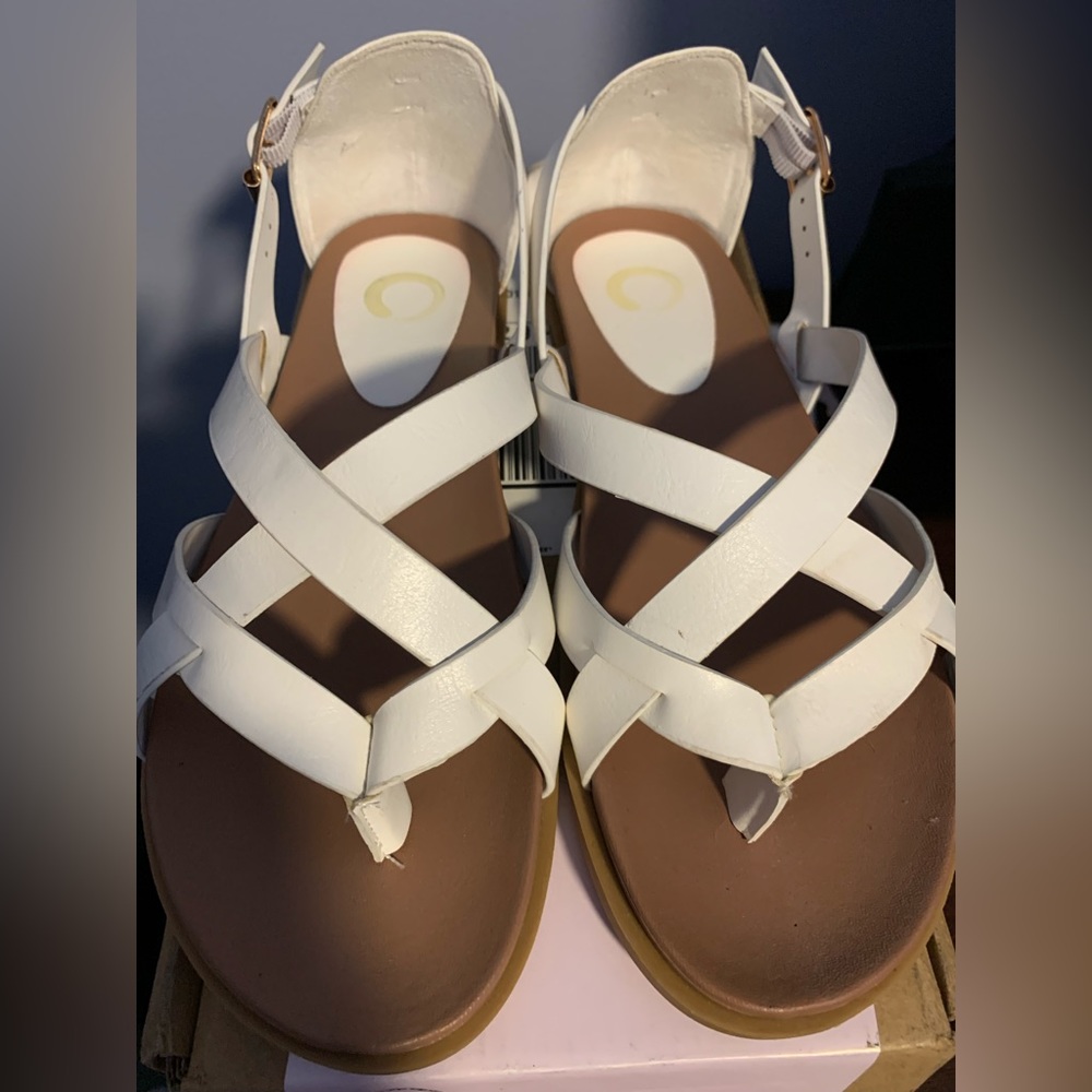 EUC Journey Collection Womens Size 7-1/2 White Sandals